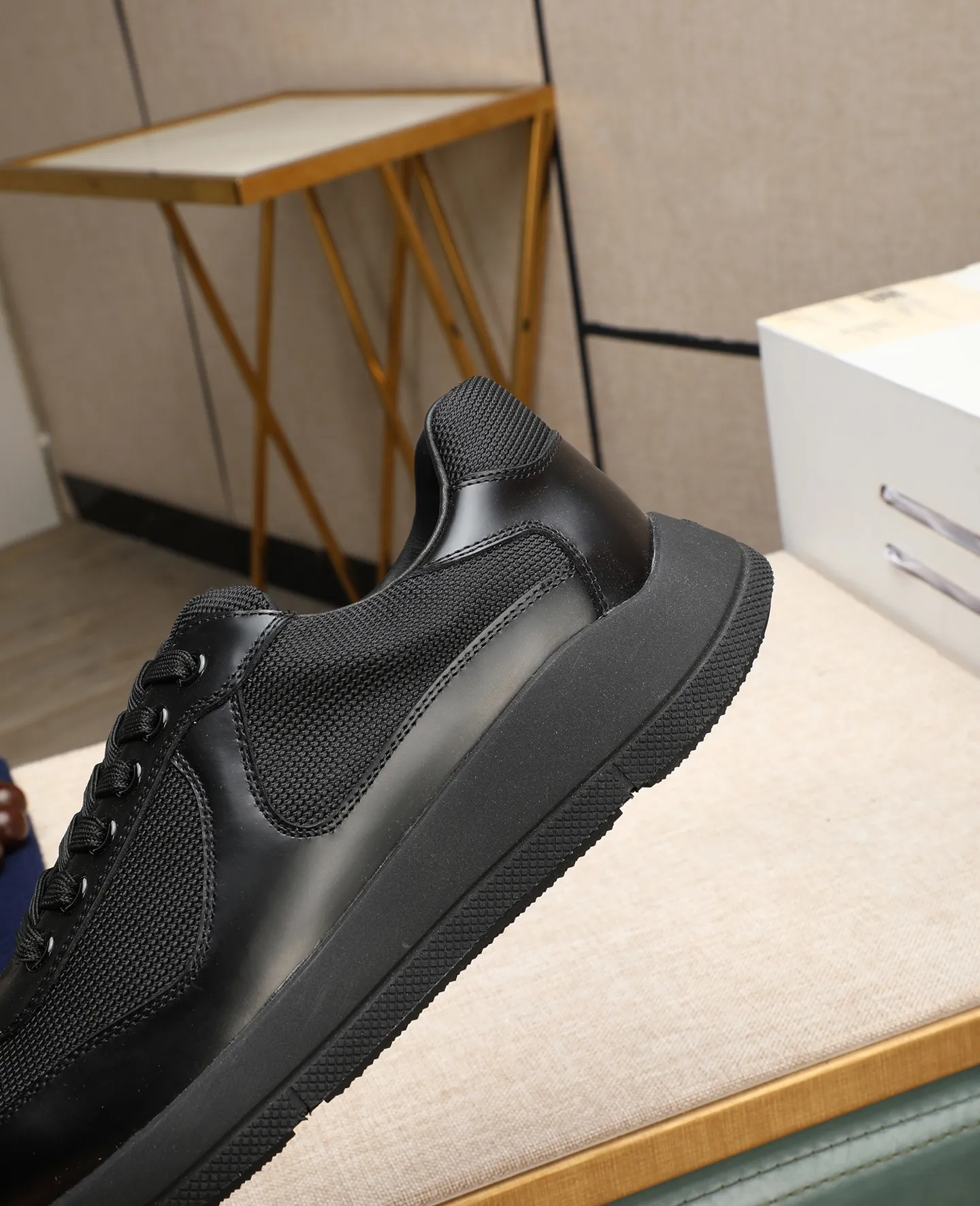 Men's shoes 💰600 Top quality New hot models on the official website, timeless for a century, 🆘 Trendy brand (Prada) mainly promotes hot models, avant-garde and versatile fashion men's shoes private version molding, cowhide surface splicing 1:1 oil edge treatment... fashionable and simple, original imported cowhide lining cowhide feet; the atmosphere and personality are more fashionable, eye-catching and pursuing class, it will subvert the old idea and be a must-have for fashion trendsetters with you! Must keep it for yourself! High-end comfort, high-end quality workmanship. Size: 38-44 Various colors available. full package